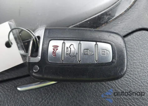 2012 Hyundai Genesis 3.8 z USA, uszkodzony, nr VIN KMHGC4DDXCU193468